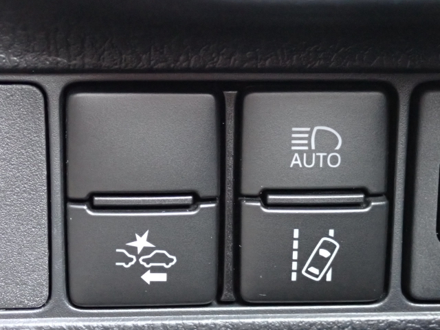 �Փˉ���y���u���[�L�A���s���ɑO���̎ԗ�����F�����A�Փ˂������Ȏ��͌x��ƃu���[�L�ŏՓˉ�����A�V�X�g�B�����S�Ƀh���C�u�����y���݂��������܂���