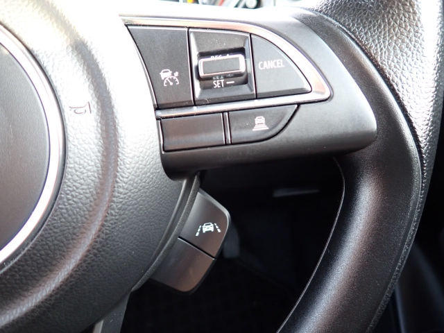 �y�N���[�Y�R���g���[���z�������H�ł̒��������s���y�Ɂ�A�N�Z���y�_���𓥂܂��Ɏԑ������ɕۂ��Ƃ��\�ł��B�O���̎ԗ������m���ĎԊԂ�ۂ悤�ɑ��x���߂��Ă���܂��I�I