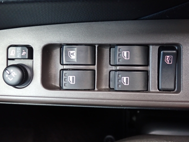 �d���i�[���h�A�~���[�E�p���[�E�B���h�E�������Ă��܂��B