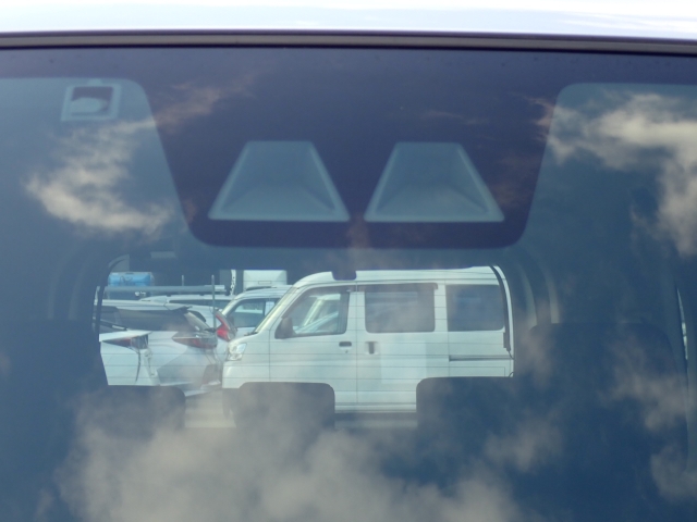 �t�����g�J�����őO���̎ԗ�����s�ғ������m�B�Փ˂������Ȏ��͏Փˉ���y���u���[�L���쓮�A�Փˉ�����T�|�[�g�B