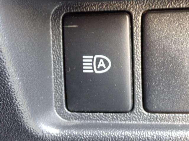 �Ό��Ԃ̃w�b�h�����v�ȂǑO���̖��邳�����m���A�n�C�r�[���ƃ��[�r�[��������킸��킹�邱�ƂȂ������Ő؂�ւ��܂��B��s�Ԃ�Ό��ԂȂǂ����Ȃ����ɂ̓n�C�r�[���֐؂�ւ��A�����܂Ō��ʂ����m�ۂ����S������