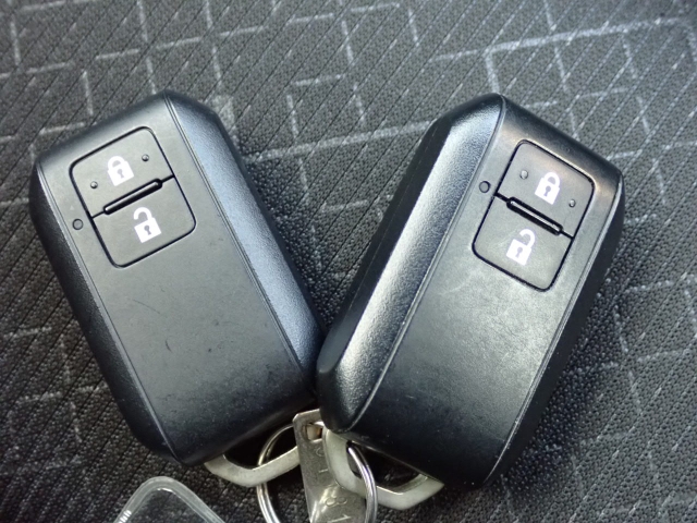 �X�}�[�g�L�[�����I�L�[���|�P�b�g��o�b�O�ɓ��ꂽ�܂܁A�h�A���b�N�̊J���E�{���E�G���W���n�����\�ł��B