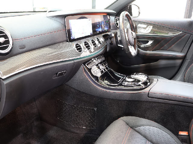 ＴＵＣのメルセデスベンツは全車無料２年保証が付きます。納車後も安心のメルセデスベンツライフをお愉しみ頂けるようサポート致します。