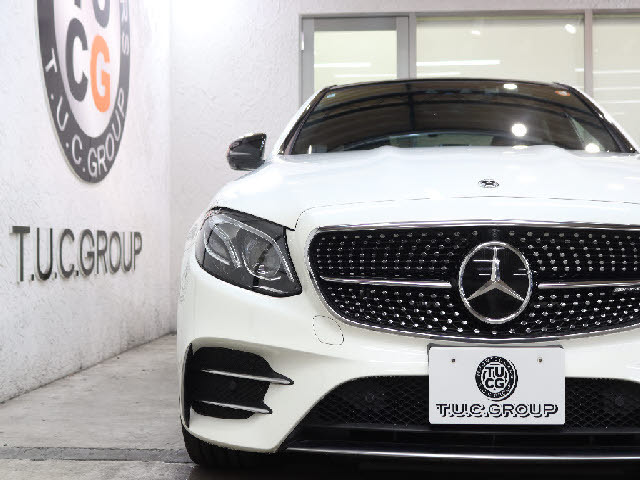 ガレージも完備しております！！悪天候や暗くなってからのご来店でもお車をゆっくりご覧頂けます。出張商談サービスも承ります。詳しくはスタッフまでお気軽にどうぞ。