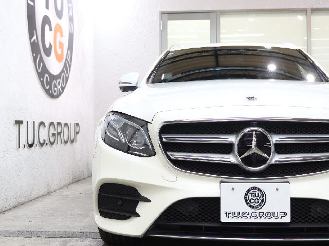 ガレージも完備しております！！悪天候や暗くなってからのご来店でもお車をゆっくりご覧頂けます。出張商談サービスも承ります。詳しくはスタッフまでお気軽にどうぞ。