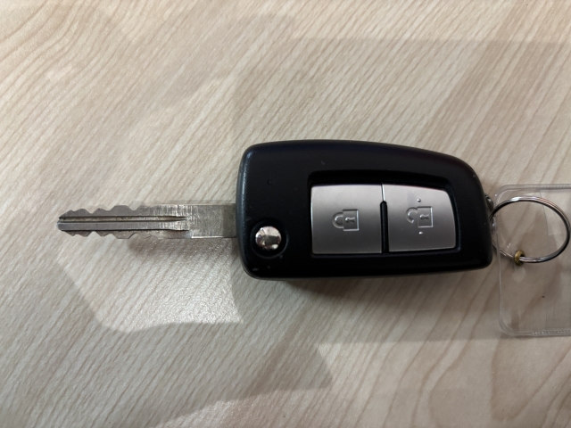 ���ꂽ�ꏊ����h�A�̎{���E�J�����\�ȃL�[���X�G���g���[�𑕔����Ă���܂��B�J�̓������S�ł��B