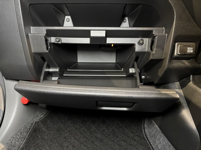 ��e�ʂ̃O���[�u�{�b�N�X��A��������Ȃǂ̎��[���[�����Ă��܂��B