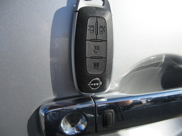 �X�}�[�g�L�[�ŁA�h�A���y�X�J��