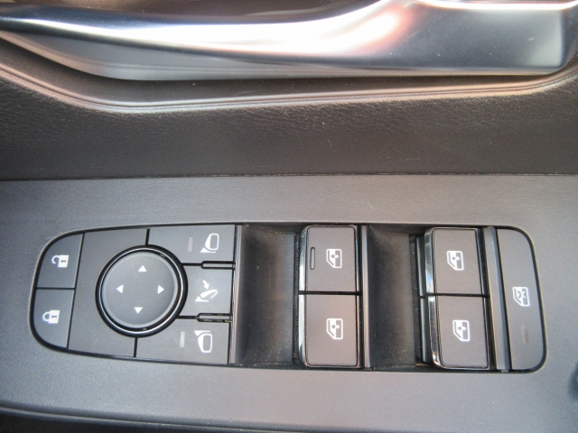 �p���[�E�B���h�E�͑S�ẴX�C�b�`�ɃI�[�g�@�\����������Ă���܂��B�E�B���h�E���b�N����������Ă���̂ŁA���q�l�ƈꏏ�̎������S�ł��ˁB