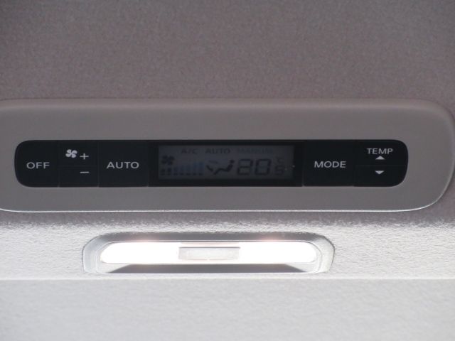 ��Ȃɂ��G�A�R����������Ă���̂Ŏԓ��͉��K��Ԃł���