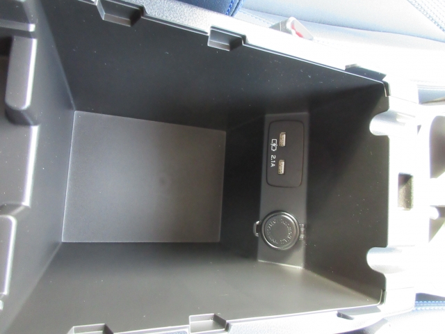 �Z���^�[�R���\�[���{�b�N�X�ł��B�X�}�z�[�d�\�P�b�g�t����