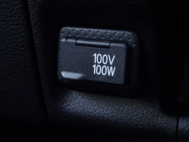 100V100W�̓d���^�b�v�ɂȂ�܂��B