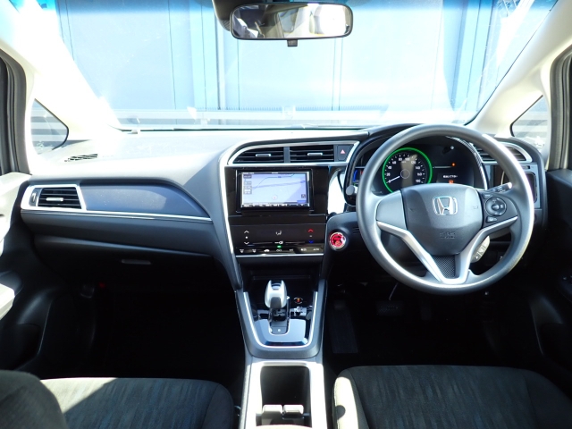 �C���p�l�摜�ɂȂ�܂��B�ԓ��͐��Ǝ҂ɂĎ����N���[�j���O�{�H�ς݂Ȃ̂ŁA��ϐ����ł��B