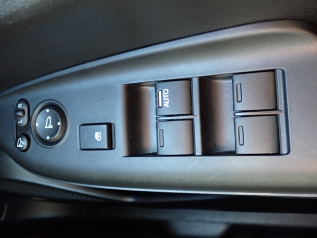 �d���i�[���h�A�~���[�E�p���[�E�B���h�E�������Ă��܂��B