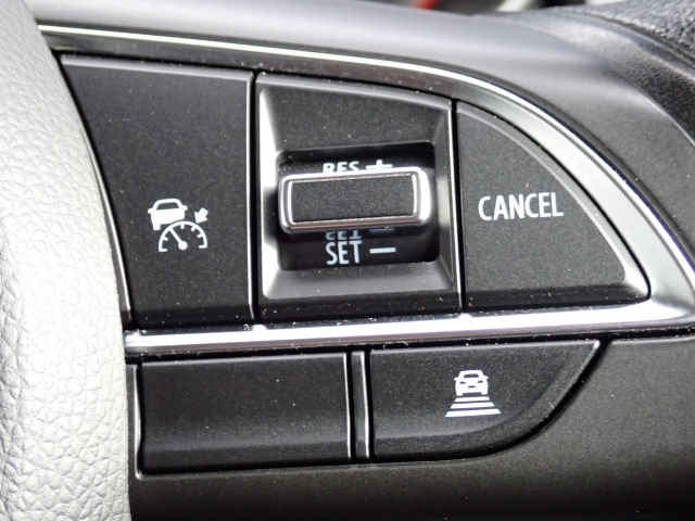 �y�N���[�Y�R���g���[���z�������H�ł̒��������s���y�Ɂ�A�N�Z���y�_���𓥂܂��Ɏԑ������ɕۂ��Ƃ��\�ł��B�O���̎ԗ������m���ĎԊԂ�ۂ悤�ɑ��x���߂��Ă���܂��I�I