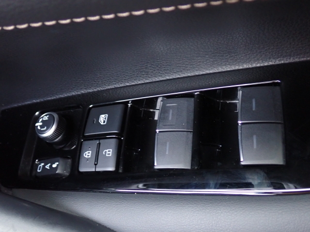 �d���i�[���h�A�~���[�E�p���[�E�B���h�E�������Ă��܂��B