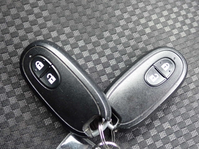 �X�}�[�g�L�[�����I�L�[���|�P�b�g��o�b�O�ɓ��ꂽ�܂܁A�h�A���b�N�̊J���E�{���E�G���W���n�����\�ł��B