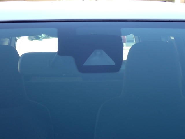 �t�����g�J�����őO���̎ԗ�����s�ғ������m�B�Փ˂������Ȏ��͏Փˉ���y���u���[�L���쓮�A�Փˉ�����T�|�[�g�B