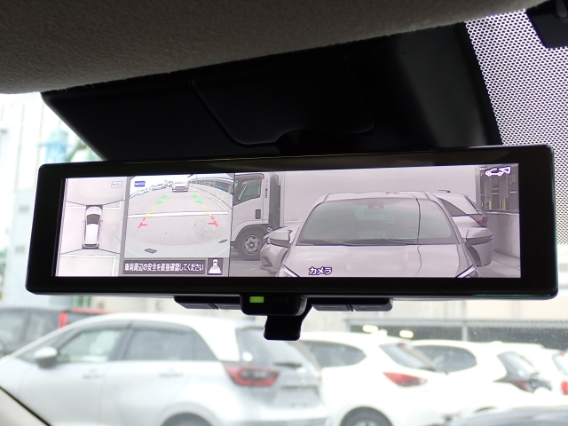 �o�b�N�J���������ڂ��Ă���܂��B