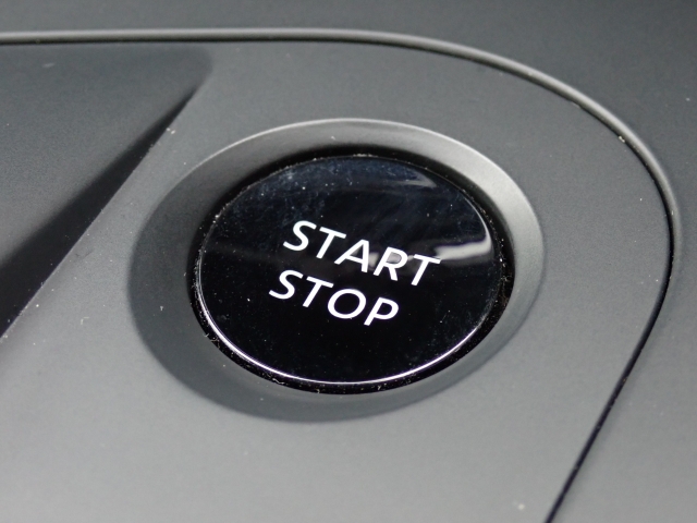 �L�[���X�v�b�V���X�^�[�g�V�X�e�����̗p���Ă���܂��I�{�^����ŃG���W���n�����\�Ȃ̂ŁA�L�[��T�����Ƃ��Ȃ��Ȃ�܂��ˁI