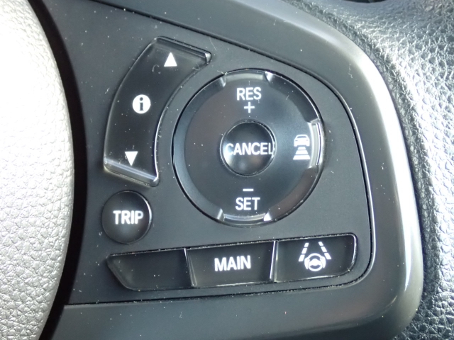 �y�N���[�Y�R���g���[���z�������H�ł̒��������s���y�Ɂ�A�N�Z���y�_���𓥂܂��Ɏԑ������ɕۂ��Ƃ��\�ł��B�O���̎ԗ������m���ĎԊԂ�ۂ悤�ɑ��x���߂��Ă���܂��I�I