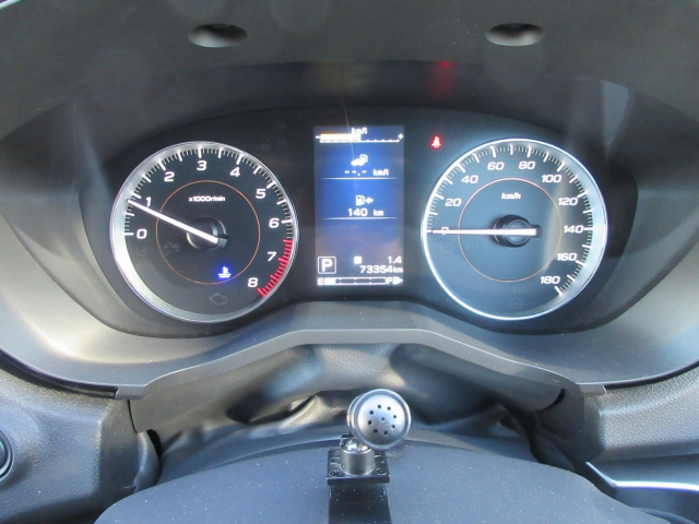 �R�ɕ����ꂽ���[�^�[�p�l���͋@�\���Ƃɕ�����Ă���̂ŁA�Ԃ̏󋵂����f���₷���A���₷���f�U�C���ƂȂ��Ă���܂��B