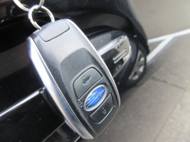 �L�[���|�P�b�g�ɓ��ꂽ�܂܂ł��G���W��ON/OFF�A�h�A�{��/�J���\���֗��ȃX�}�[�g�L�[�ł��B