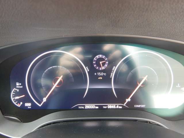 �}���`�E�f�B�X�v���C�E���[�^�[�E�p�l���F