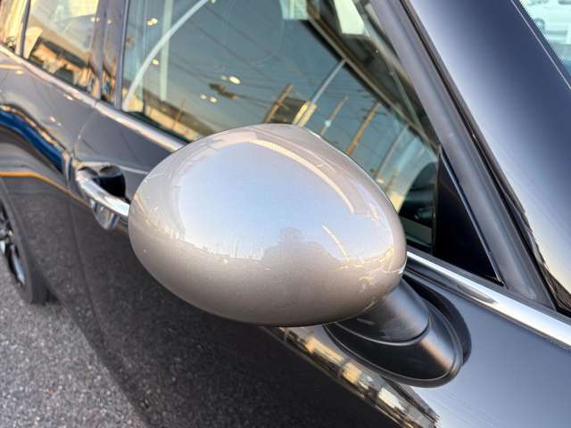 ���[�t�Ɠ����V���o�[�̃~���[�L���b�v�ŃJ