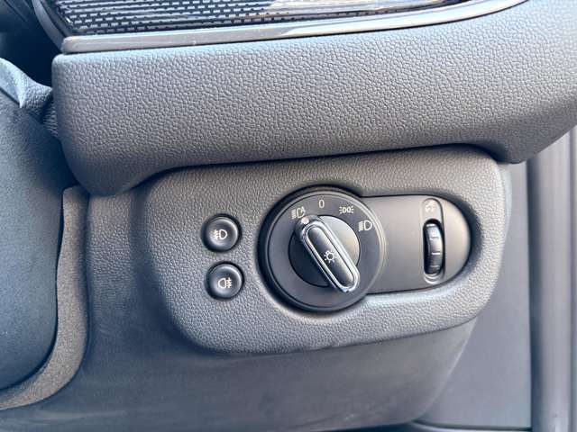 �I�[�g���C�g�����I���̖͂��邳�����m����