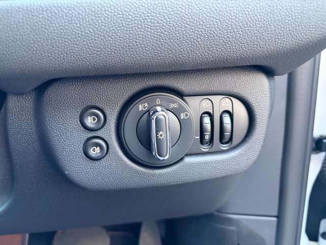 �I�[�g���C�g�����I���̖͂��邳�����m����