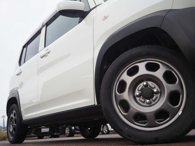 純正１５インチＳＷが足元を煌びやかせます