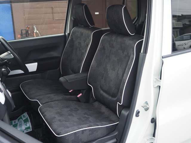 シートにダメージや劣化は少なく、良好なコ