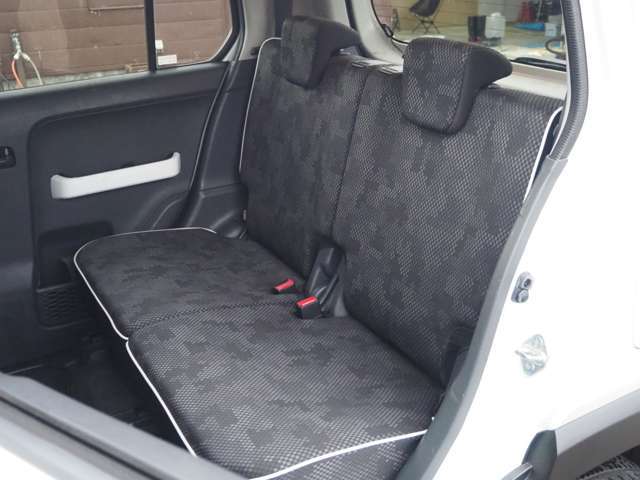 広々とした２列目は居住性が高く、快適なド