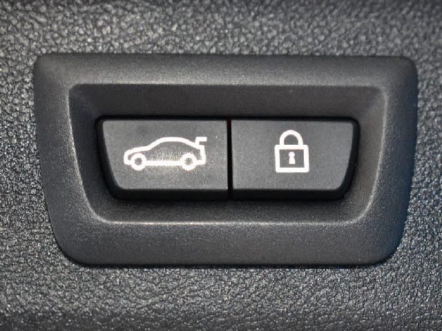 掲載以外の画像も当店ＨＰにて多数公開中です！ご来店が難しい方でも安心して購入していただけるよう細部まで掲載しております。専門店ならではの良質な中古車のみを販売しております。