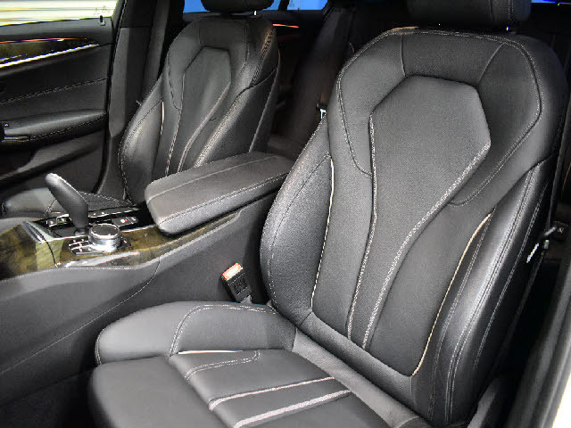 都内最大級の大型展示場！更にガレージ完備！専門店だからできる幅広いラインナップ！ご希望の車種がない場合もお気軽にお申し付け下さい。当社ネットワークでご希望の車両を探して参ります。