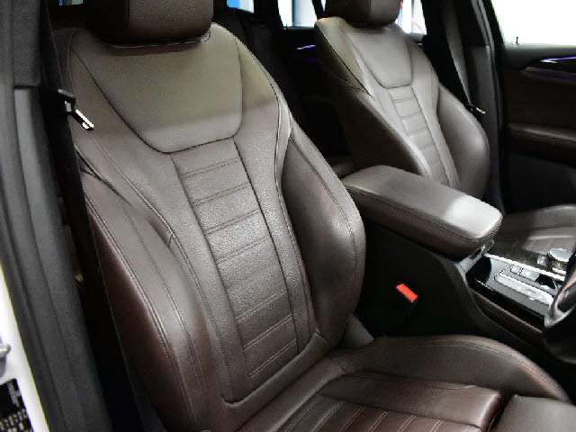 都内最大級の大型展示場！更にガレージ完備！専門店だからできる幅広いラインナップ！ご希望の車種がない場合もお気軽にお申し付け下さい。当社ネットワークでご希望の車両を探して参ります。