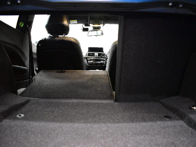 全車店頭にて展示中！お越し頂ければ現車確認が可能です。お気軽にお越しくださいませ。専門スタッフが細かくご説明させて頂きますので輸入車にご不安がある方でも安心です。