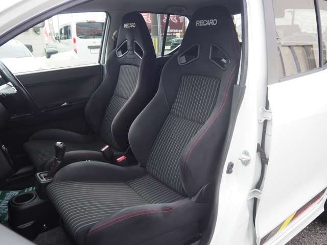 �V�[�g�Ƀ_���[�W��򉻂͏��Ȃ��A�ǍD�ȃR