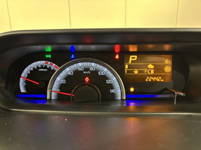 �l�X�ȏ�񂪕\������郁�[�^�[�p�l���͎��F���ƃf�U�C�����𗼗��������f�G�ȃf�U�C���ł��I