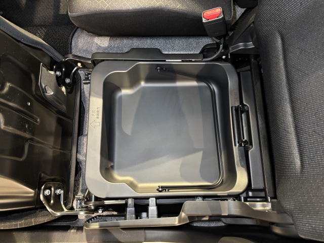 ��e�ʂ̃O���[�u�{�b�N�X��A��������Ȃǂ̎��[���[�����Ă��܂��B