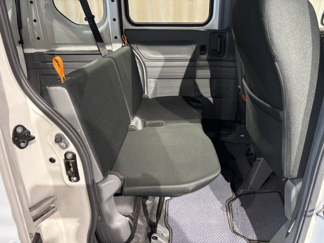 2��ڃV�[�g�����K�ȃX�y�[�X�ł��I�V�[�g�A�����W�����ʂŋ@�\�I�ł��I��~���ɂ��D��Ă��܂��̂Ő����x�������ɂȂ��ĉ������I�I���b�N�X�Ȃ�e���[�J�[�̎Ԏ�𑵂��Ă���܂��̂Ŕ�r�������ȒP�I