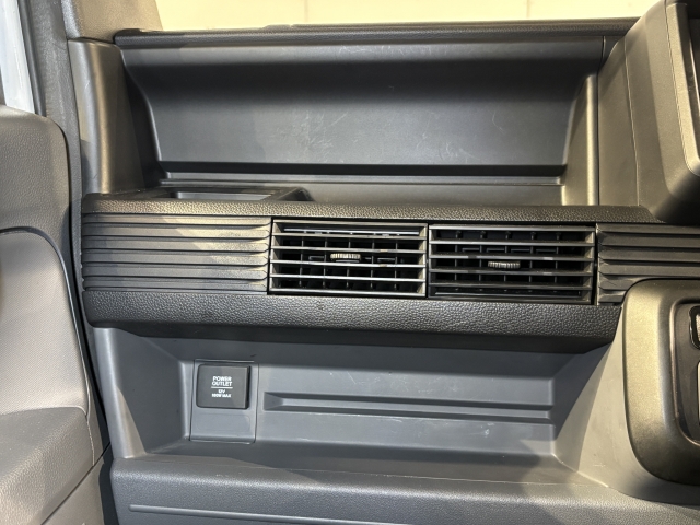 ��e�ʂ̃O���[�u�{�b�N�X��A��������Ȃǂ̎��[���[�����Ă��܂��B