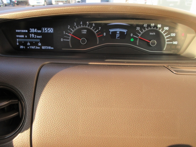 �R�ɕ����ꂽ���[�^�[�p�l���͋@�\���Ƃɕ�����Ă���̂ŁA�Ԃ̏󋵂����f���₷���A���₷���f�U�C���ƂȂ��Ă���܂��B