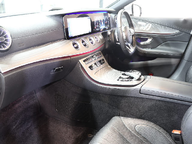 ＴＵＣのメルセデスベンツは全車無料２年保証が付きます。納車後も安心のメルセデスベンツライフをお愉しみ頂けるようサポート致します。