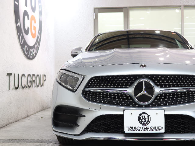 ガレージも完備しております！！悪天候や暗くなってからのご来店でもお車をゆっくりご覧頂けます。出張商談サービスも承ります。詳しくはスタッフまでお気軽にどうぞ。