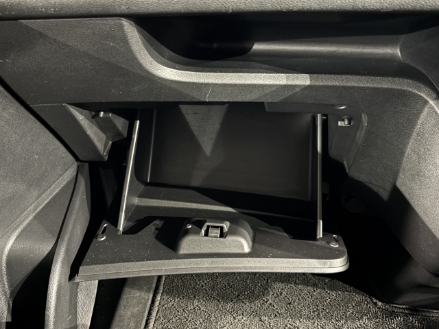 大容量のグローブボックスや、小物入れなどの収納が充実しています。