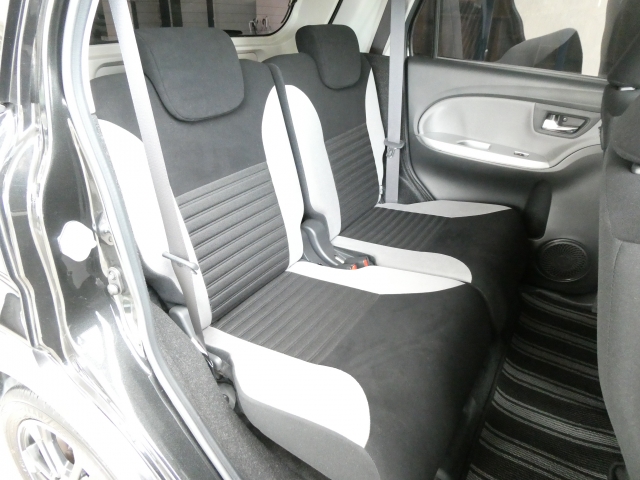 �Б����|�������������\�ŁA�l�Ƃ��ו��������Ɏԍډ\�ł�