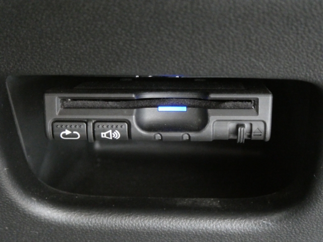 ETC���ڂ��Ă���̂ŗL�����H���s���ɗ������ł̒�Ԃ��邱�ƂȂ��ʉ߉\�ł��B