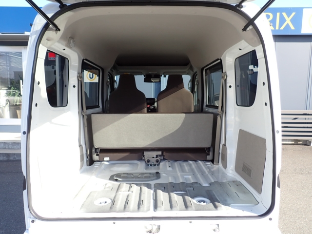 �ʏ펞�̃��P�b�W�X�y�[�X�ł��I�傫�ȊJ���ŉו��̏悹�~�낵���y�ɍs���܂��B